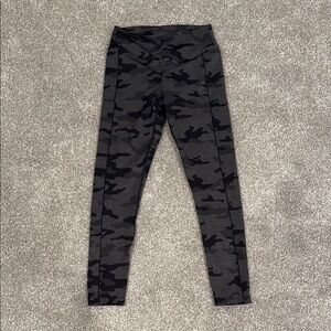 Victorias Secret Pink camo leggings